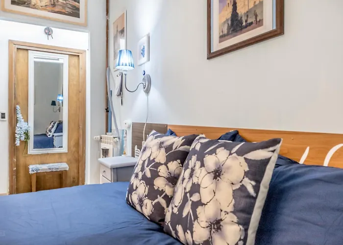 Up Homestay Rome